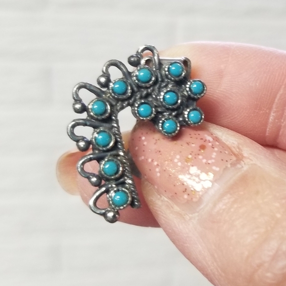 Vintage Sancrest R faux turquoise and silvertone clip earrings - Picture 2 of 7